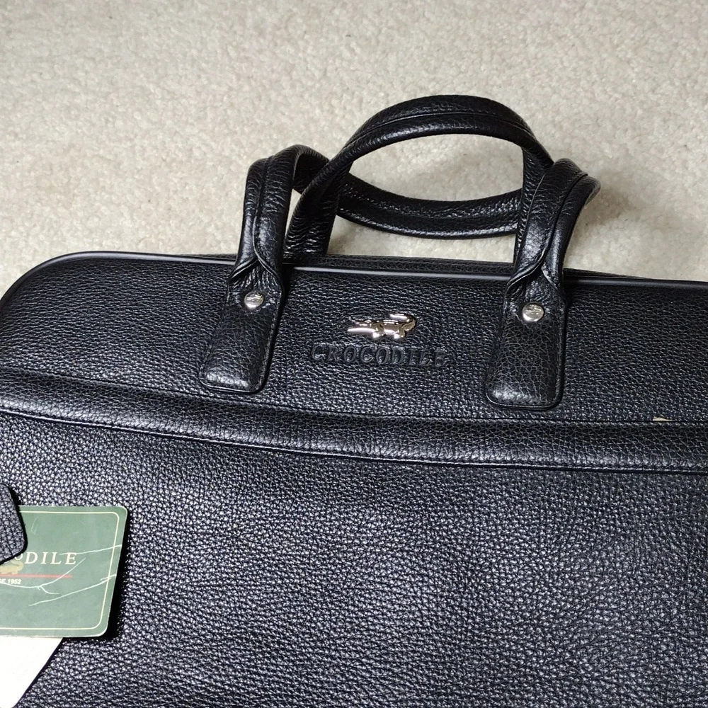 Crocodile brand unisex black pebbled leather bag. NWT.